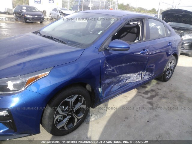 3KPF24AD5KE032496 - 2019 KIA 4 DOOR  BLUE photo 6