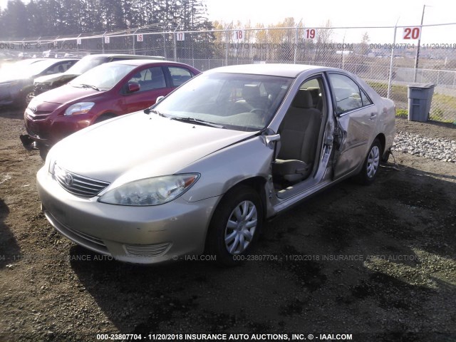 4T1BE32K55U051872 - 2005 TOYOTA CAMRY LE/XLE/SE BEIGE photo 2
