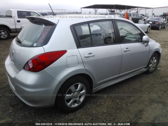 3N1BC13E18L386734 - 2008 NISSAN VERSA S/SL SILVER photo 4