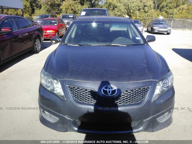 4T1BF3EK9BU229304 - 2011 TOYOTA CAMRY SE/LE/XLE GRAY photo 6