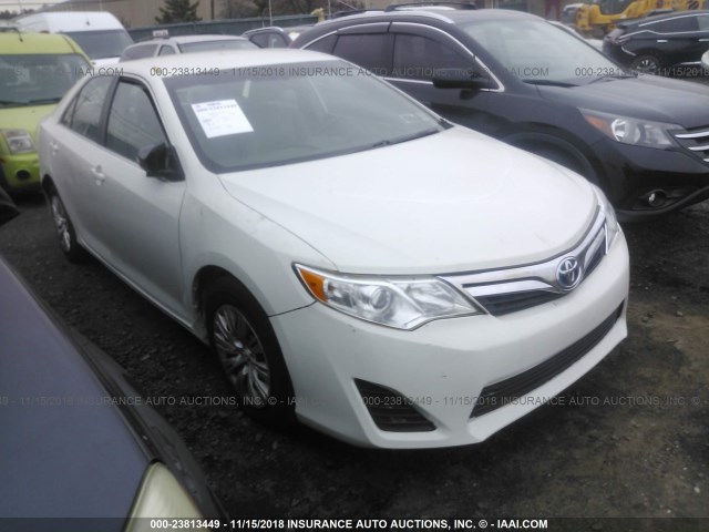 4T1BD1FK0EU099183 - 2014 TOYOTA CAMRY HYBRID/LE/XLE WHITE photo 1