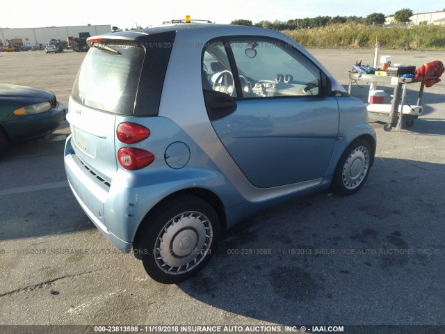 WMEEJ3BA4BK433257 - 2011 SMART FORTWO PURE/PASSION Light Blue photo 4