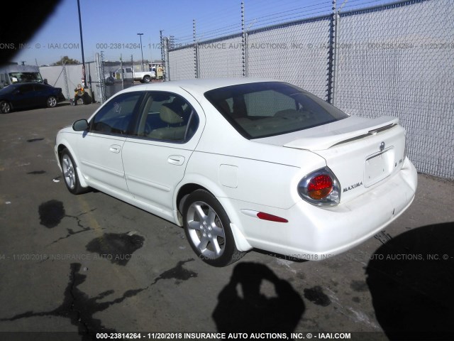 JN1DA31A42T324435 - 2002 NISSAN MAXIMA GLE/SE WHITE photo 3