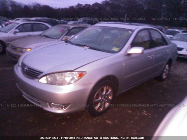4T1BE30K55U957538 - 2005 TOYOTA CAMRY LE/XLE/SE SILVER photo 2