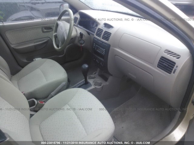 KNADC125346323014 - 2004 KIA RIO GOLD photo 5