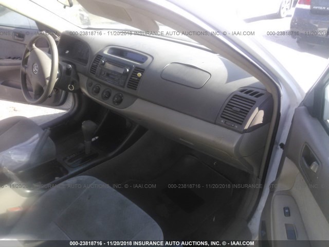 4T1BE32KX3U183717 - 2003 TOYOTA CAMRY LE/XLE/SE WHITE photo 5