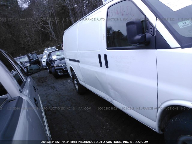 1GTHG39C081151410 - 2008 GMC SAVANA G3500 WHITE photo 6