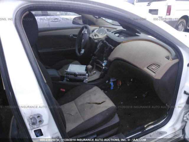 1G1ZC5E19BF106176 - 2011 CHEVROLET MALIBU 1LT WHITE photo 5