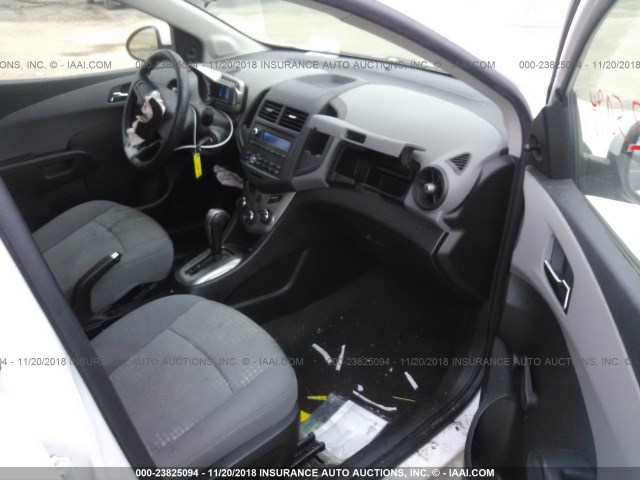1G1JA6SH6C4143015 - 2012 CHEVROLET SONIC LS 白色 照片 5