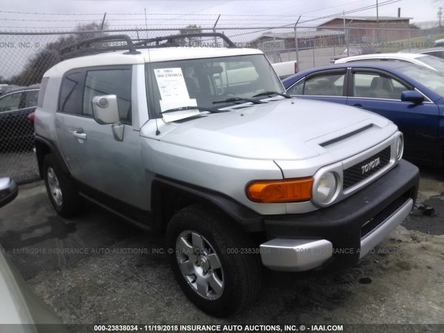 JTEBU11FX70083044 - 2007 TOYOTA FJ CRUISER SILVER photo 1