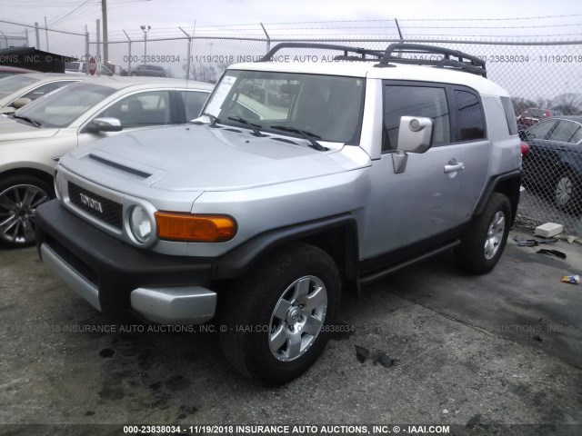 JTEBU11FX70083044 - 2007 TOYOTA FJ CRUISER SILVER photo 2