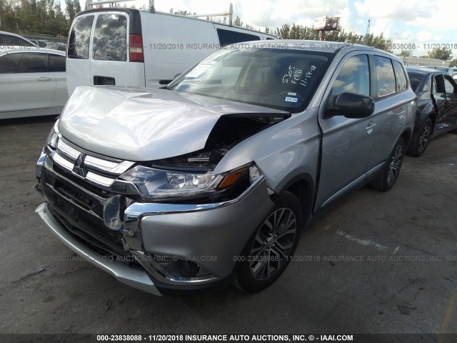 JA4AD2A30JZ053057 - 2018 MITSUBISHI OUTLANDER ES SILVER photo 2