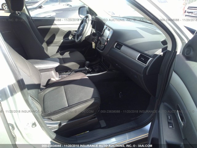 JA4AD2A30JZ053057 - 2018 MITSUBISHI OUTLANDER ES ვერცხლისფერი ფოტო 5