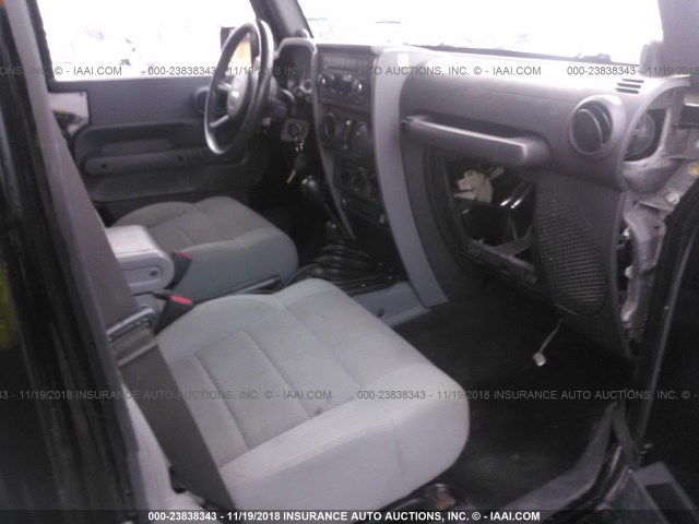 1J4GA59177L191651 - 2007 JEEP WRANGLER SAHARA 黑色 照片 5
