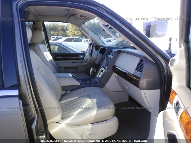 5LMFU27R64LJ16752 - 2004 LINCOLN NAVIGATOR Қоңыр фото 5