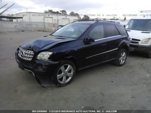 4JGBB8GB2BA647968 - 2011 MERCEDES-BENZ ML 350 4MATIC BLUE photo 2