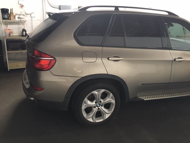 5UXZW0C52BL659355 - 2011 BMW X5 GRAY photo 10