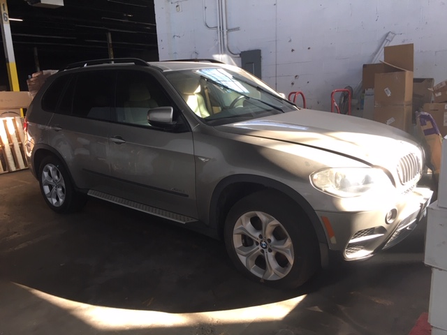 5UXZW0C52BL659355 - 2011 BMW X5 GRAY photo 2