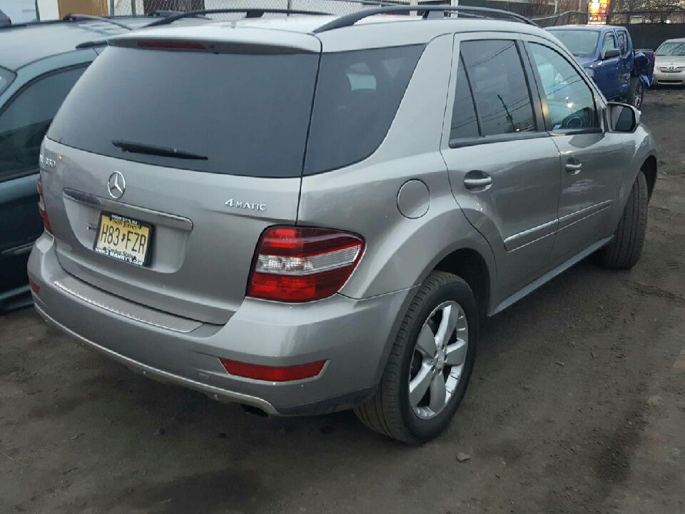 4JGBB86E59A458527 - 2009 MERCEDES-BENZ ML SILVER photo 2