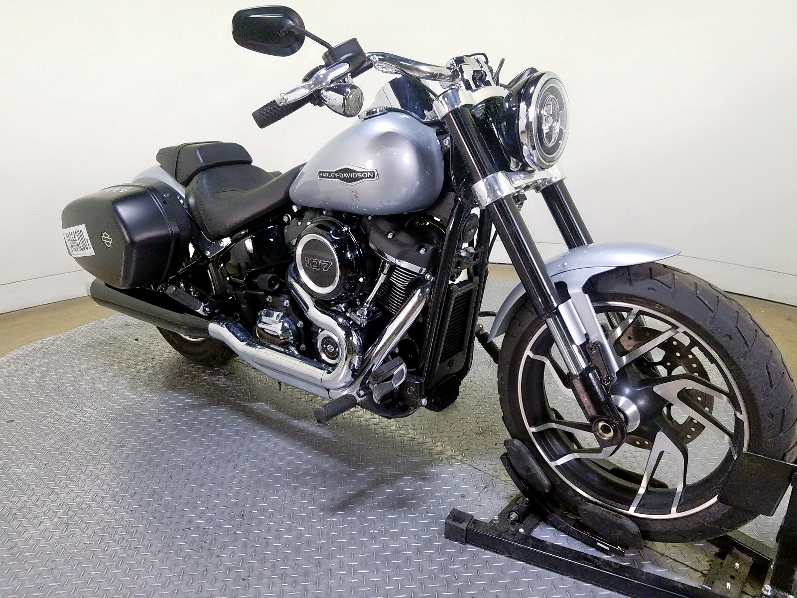 1HD1YMJ25KB066652 - 2019 HARLEY-DAVIDSON FLSB GRAY photo 2