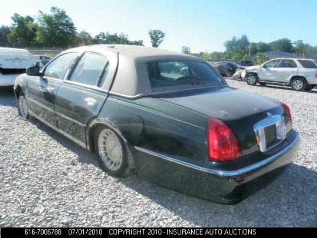 1LNHM81W11Y658322 - 2001 LINCOLN TOWN CAR EXECUTIVE GREEN photo 3