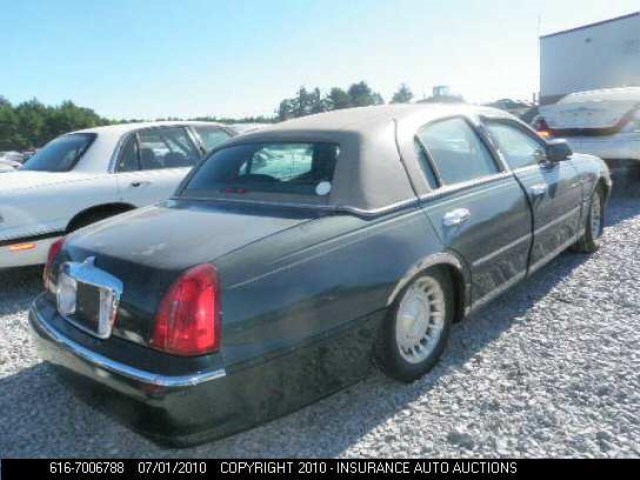 1LNHM81W11Y658322 - 2001 LINCOLN TOWN CAR EXECUTIVE GREEN photo 4
