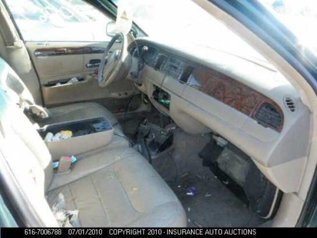 1LNHM81W11Y658322 - 2001 LINCOLN TOWN CAR EXECUTIVE GREEN photo 5