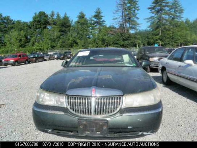 1LNHM81W11Y658322 - 2001 LINCOLN TOWN CAR EXECUTIVE GREEN photo 6